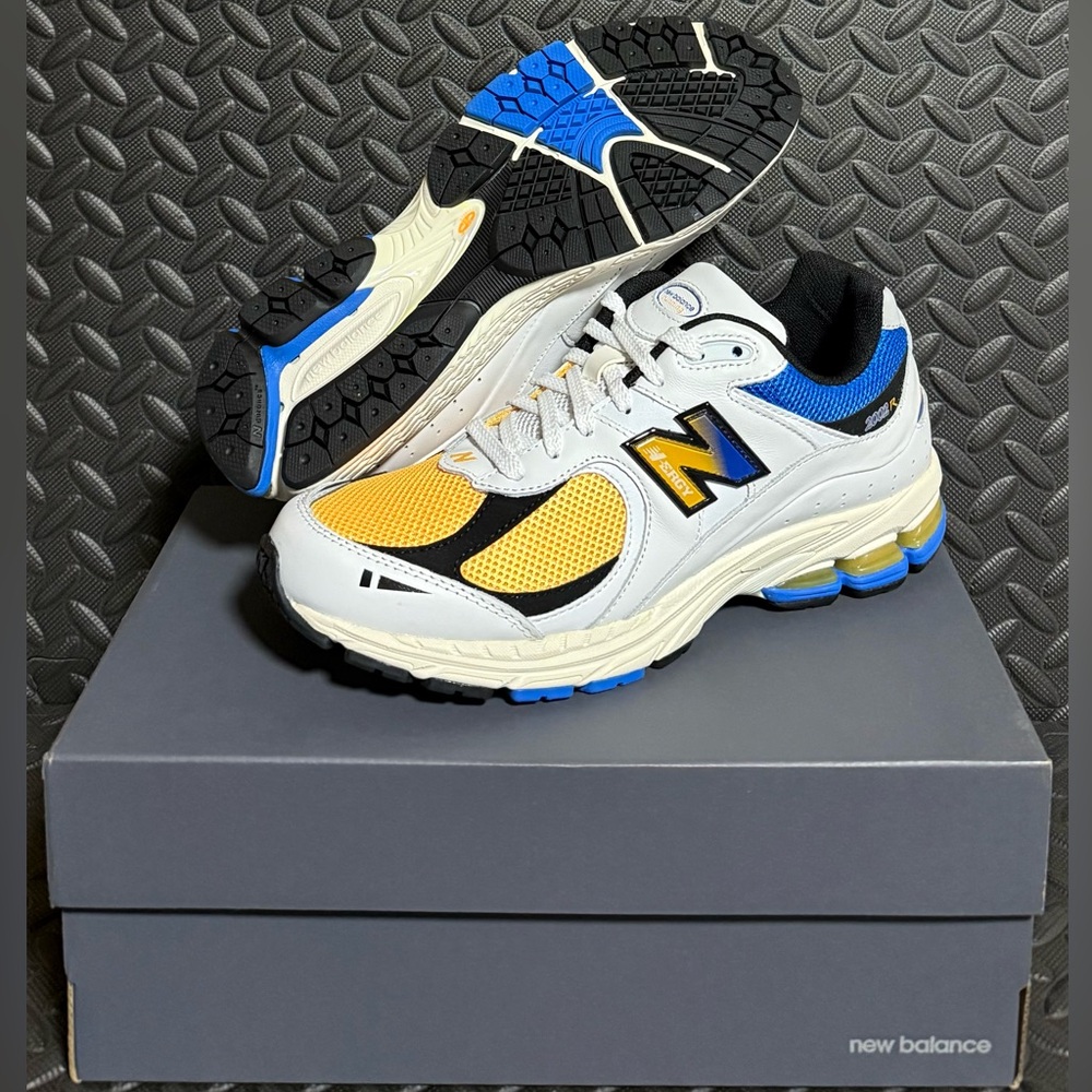 Mens New Balance 2002r Athletic Running Training‎ Shoes Blue Yellow White Size 9